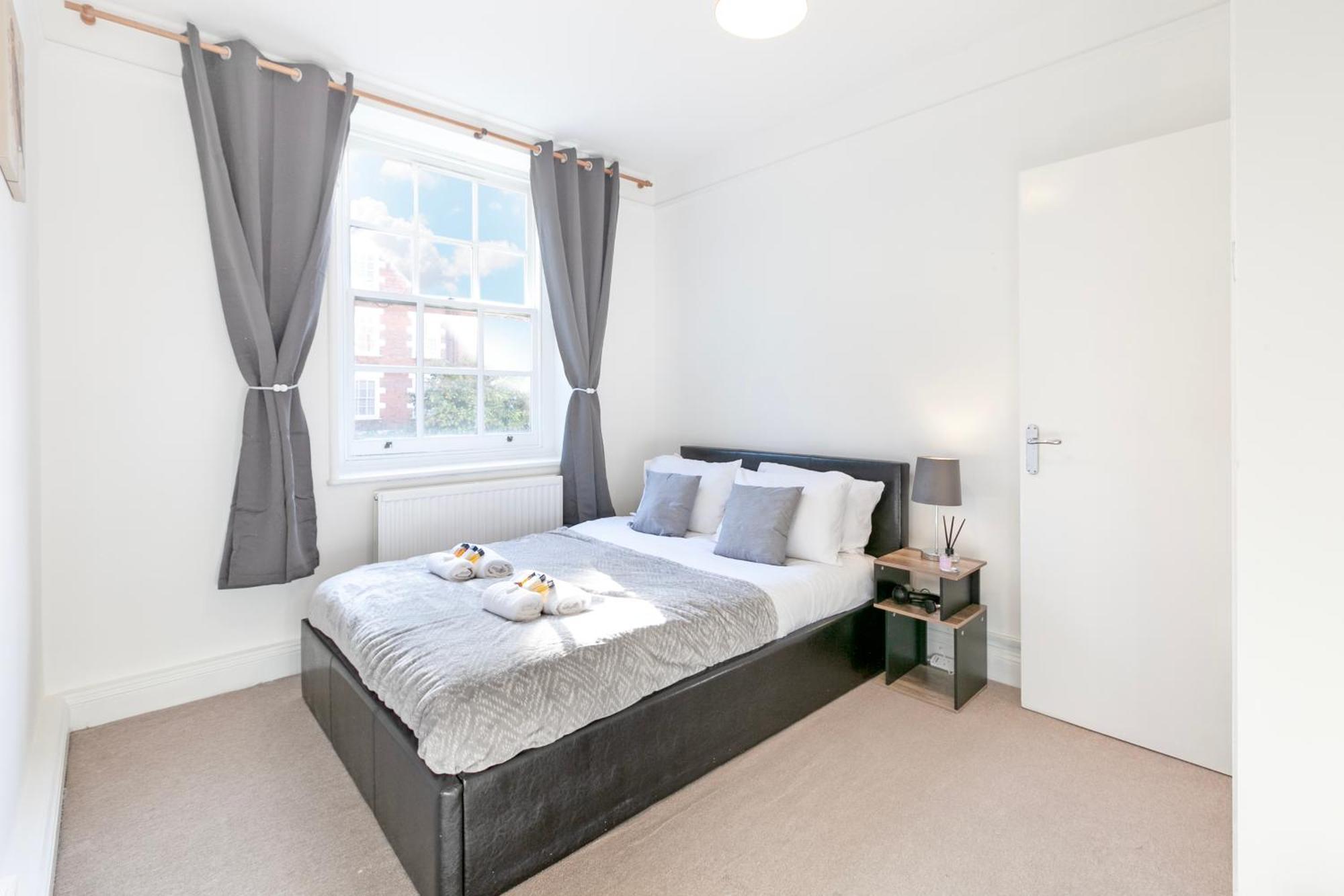 Apartment Beautiful 3 Bedroom Flat In Scott Ellis Gardens London